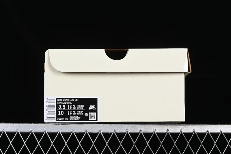 All categories Nk SB Dunk Series Nk SB Dunk Low low-top sneakers K version Crenshaw Skate Club x Nk SB Dunk Low joint model SB low-top sports and leisure sneakers FN4193-100